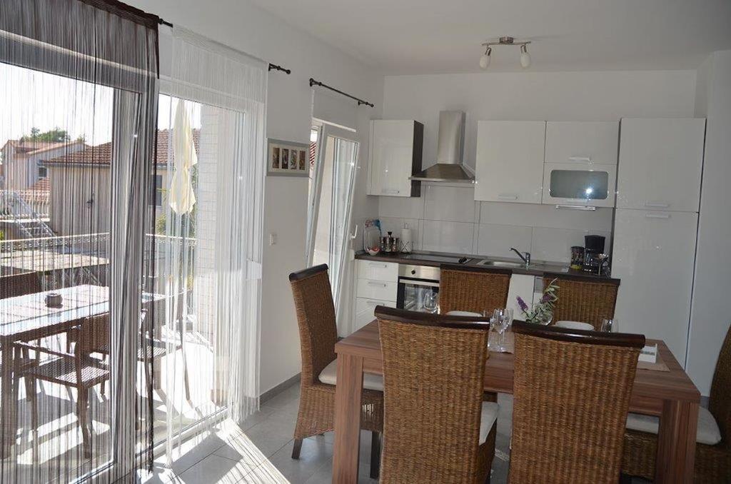 Apartments Villa Marina Vodice Kamer foto