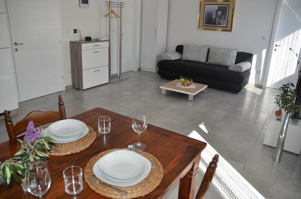 Apartments Villa Marina Vodice Kamer foto